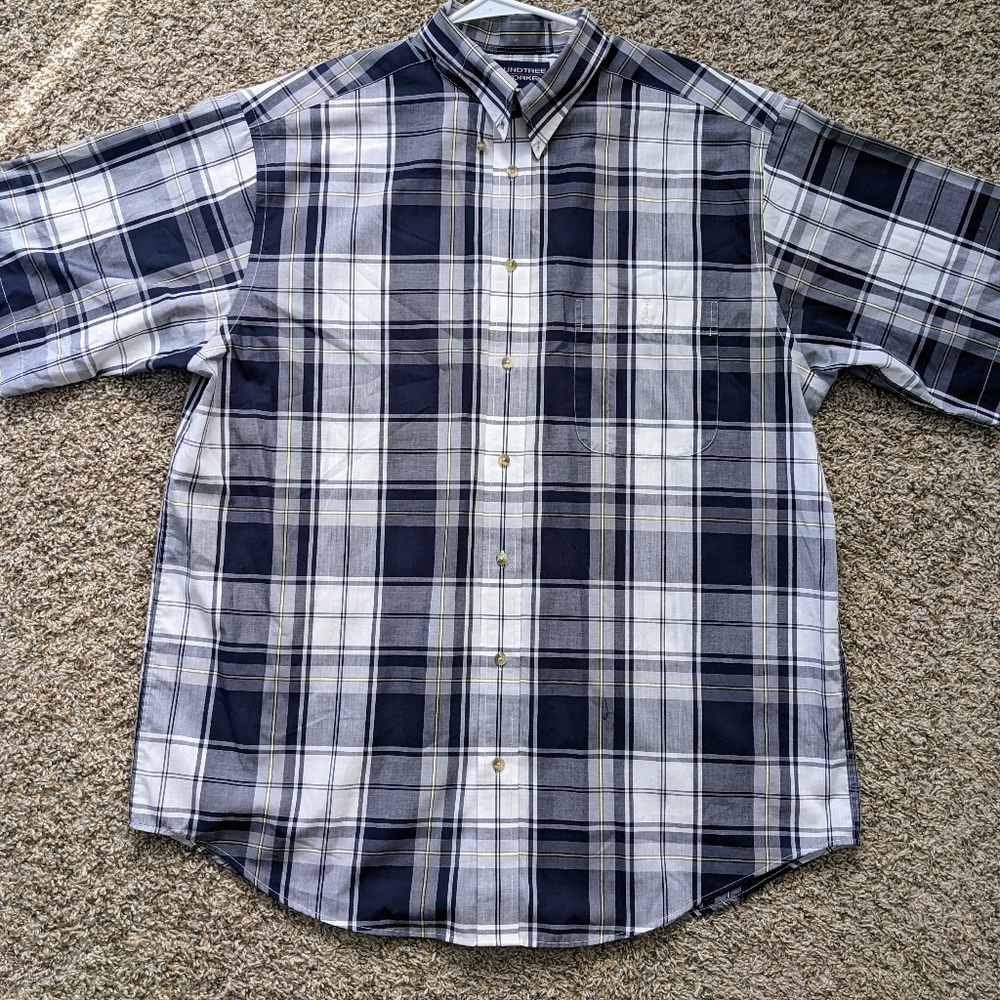 Men's Roundtree & Yorke Size XL Navy And White Plaid Button Shirt
